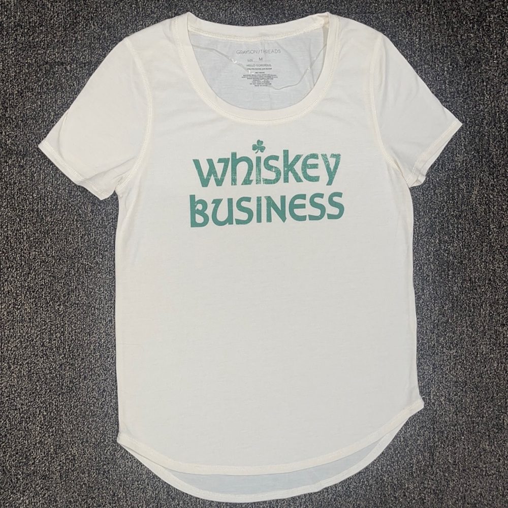 GRAYSON THREADS WHISKEY BUSINESS SHORT SLEEVE TEE IN CREAM AND GREEN SIZE MEDIUM